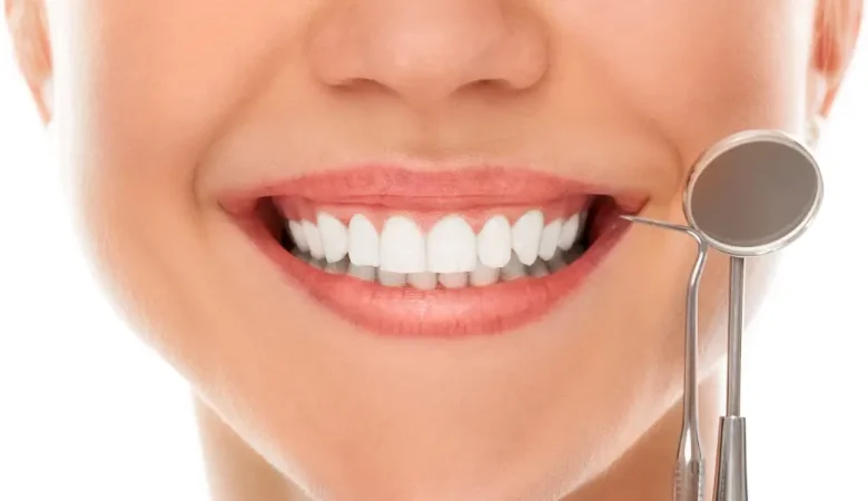 Smile Makeover με πορσελάνη έναντι σύνθετων καπλαμάδων